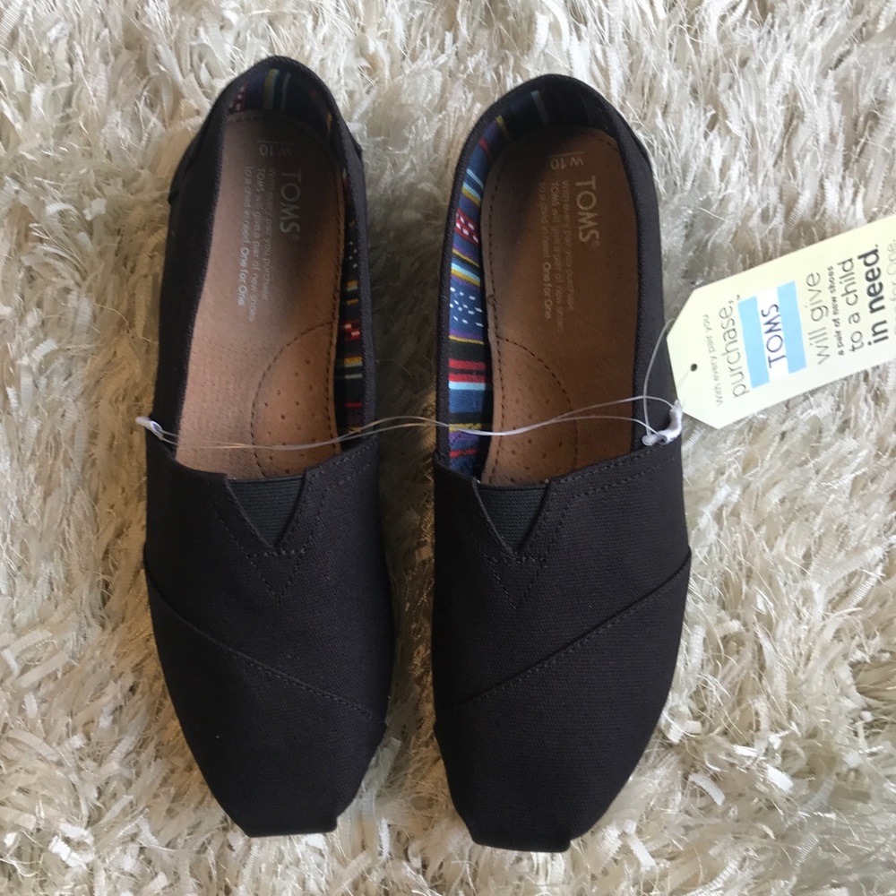 NWT Classic Toms
